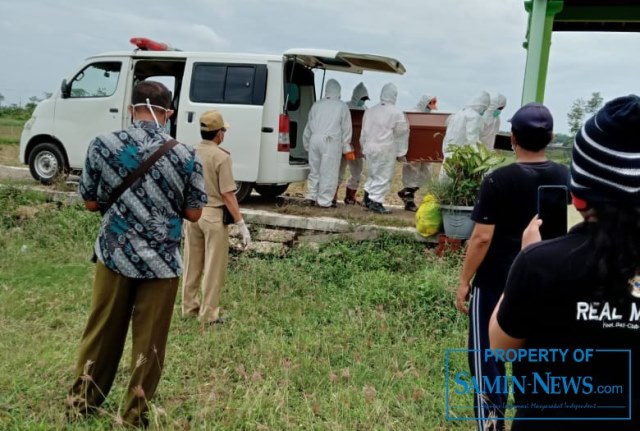 Pemakaman Jenazah dengan Standar Protokol Covid-19 Berlanjut di Siang Hari