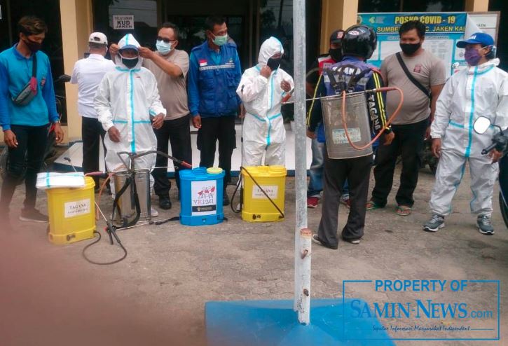 Tagana Lakukan Penyemprotan Disinfektan Fasum di Sumberejo