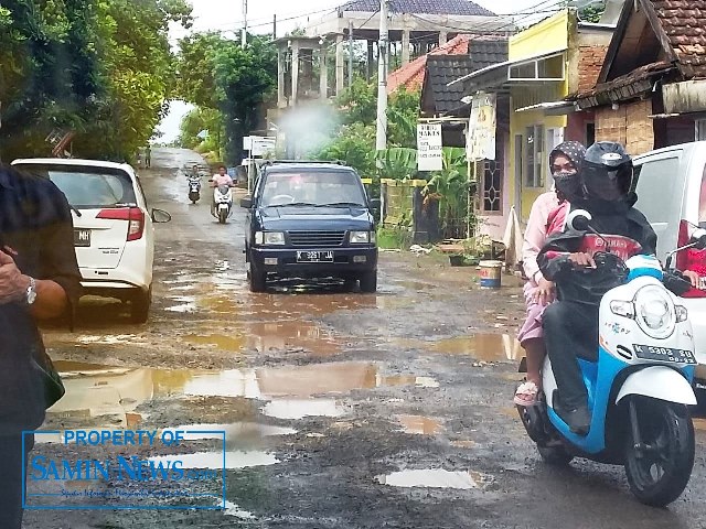 Kerusakan Jalan Desa Ngablak-Gerit Ancam Pengendara yang Melintas