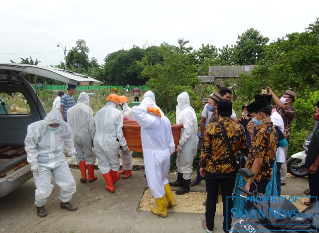 Hari ke Delapan, Sampai Tengah Hari Selesai Dimakamkan Dua Jenazah Standar Protokol Covid-19