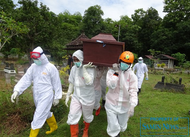 Hari Kesembilan, Dari Pagi Menjelang Sore Tiga Jenazah Dimakamkan dengan Standar  Protokol Covid-19