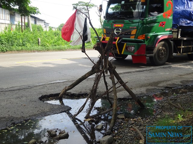 Bahu Jalan Nasional di Pantura Timur Membahayakan