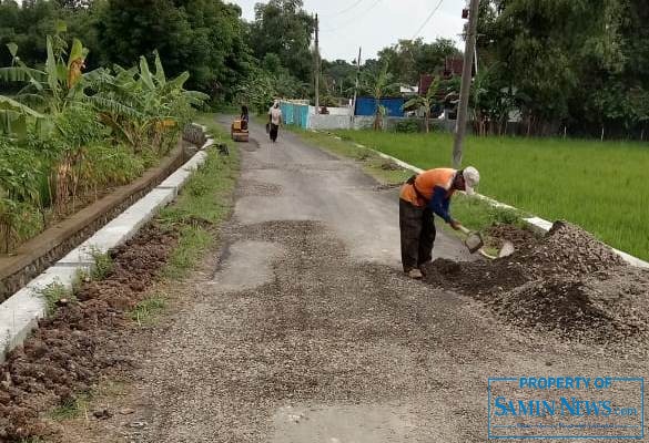 Ruas Jalan Poros Desa Sidoarum-Kalimulyo yang Bodhol Diperbaiki