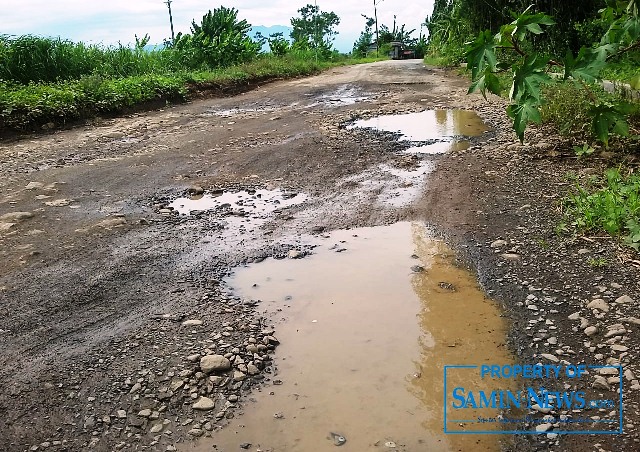 Memprihatinkan, Kondisi Jalan Masuk Desa Sinoman Rusak Parah