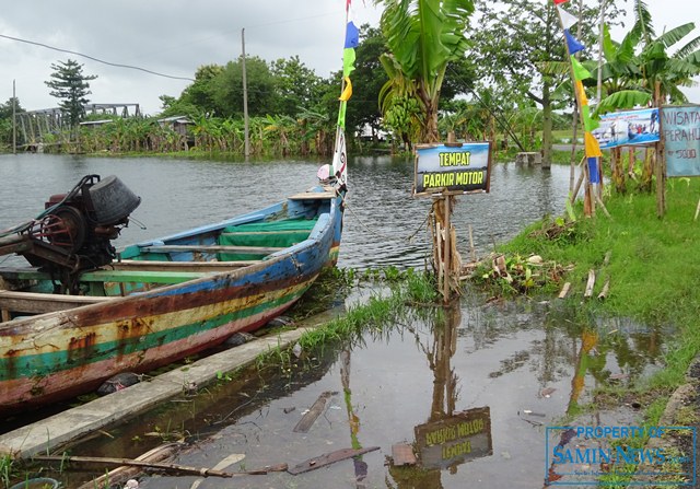 Banjir di Ruas Jalan Cengkalsewu-Bulung Jadi Objek Wisata Air