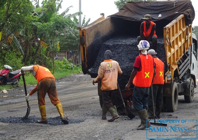 Banyaknya Lubang di JLS Pati Mulai Ditutup