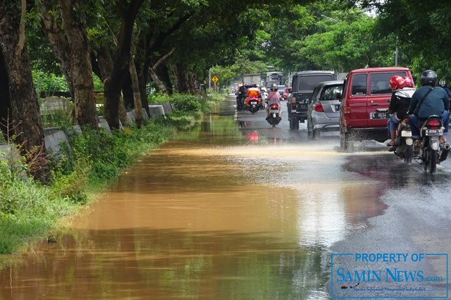 Tanggul Parapet di Alur Kali Simo Masih Memunculkan Rembesan Air ke Jalan Raya