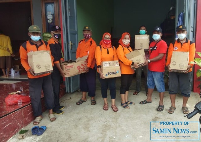 Forum Relawan Peduli Bencana Bagikan Nasi Bungkus ke Dua Desa di Kecamatan Gabus
