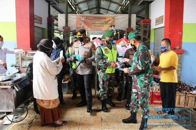 Kodim dan Polres Pati Sosialisasikan Prokes dan PPKM di Sejumlah Fasilitas Umum