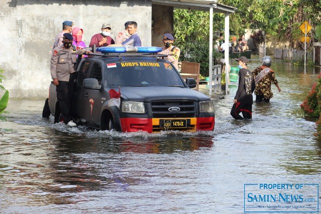 Brimob Kompi 4 Yon A Pelopor Sat Brimob Polda Jateng Harus Melakukan Patroli Daerah Banjir