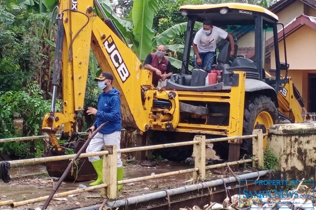 Semua Alur Kali di Kawasan Kota Pati Meluap dan Membawa Sampah