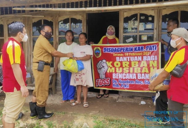 Disdagperin Antar Bantuan Langsung Ke Lokasi Genangan Banjir di Kosekan