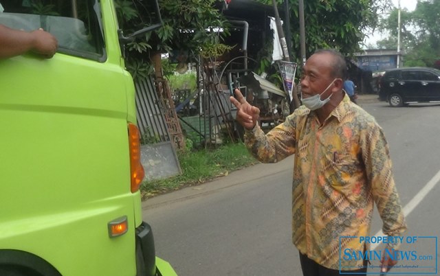 Anggota Komisi C DPRD Pati, H Haryono Ikut Membantu Mengatur Lalu Lintas