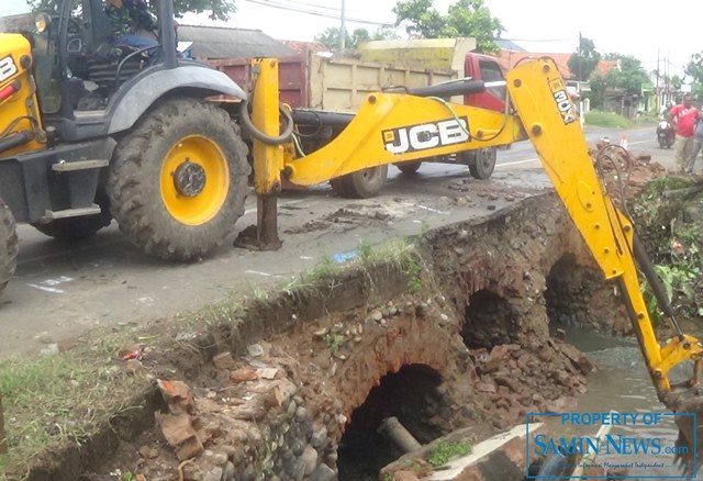 Jembatan Kembar yang Pondasinya Ambrol Hari Ini Mulai Diperbaiki