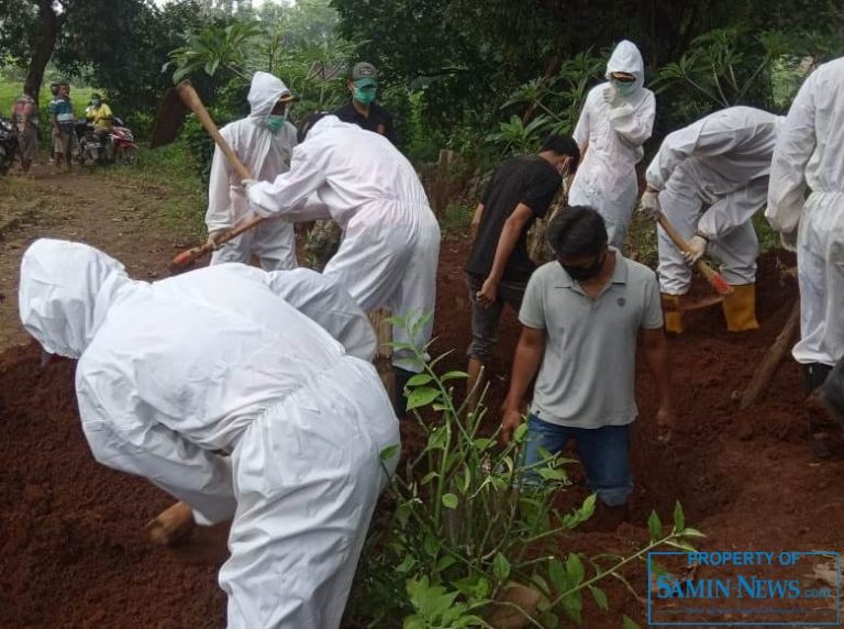 Jenazah Warga Sidomukti yang Dimakamkan Standar Protokol Covid-19 Masih Muda