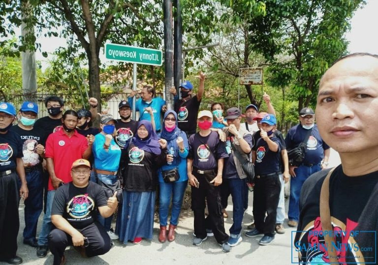 Jiwa Nusantara Koes Plus Pasang Papan Nama Jl Tonny Koeswoyo di Tuban