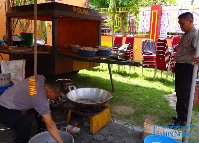 Dapur Lapangan Kompi Brimob Harus Memasak untuk 1.000 Porsi