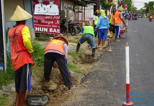 Bahu Jalan Segmen I Jakenan-Jaken Dicor Beton