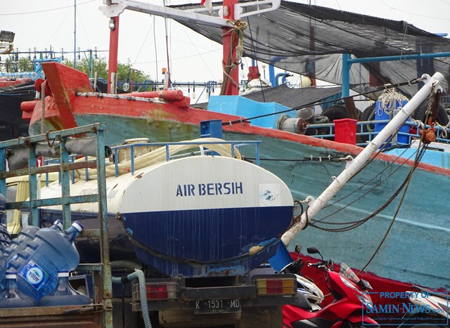 Kapal Penangkap Ikan Juwana Mulai Mengisi Perbekalan