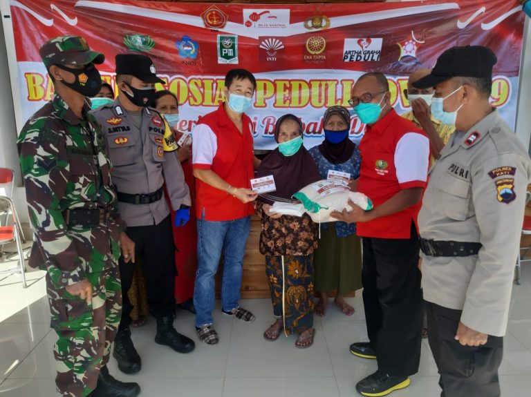 Relawan Budha Tzu Chi Kembali Salurkan Bantuan Beras dan Ribuan Masker