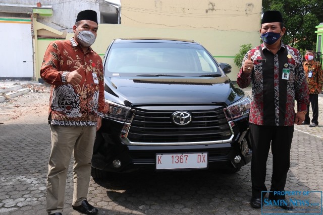 Serahkan Mobil Dinas, Bupati Ajak Kemenag Blora Lebih Proaktif