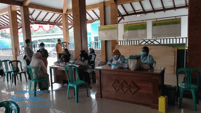 Pelaksanaan vaksinasi lanjut usia (Lansia) di Pemerintah Desa (Pemdes) Perdopo, Kecamatan Gunungwungkal, Selasa (15/6/2021) Vaksinasi di desa perdopo