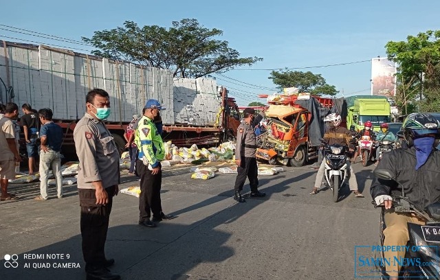 Tiga Truck Kecelakaan di Margorejo, Seorang Sopir Meninggal di Lokasi Kejadian