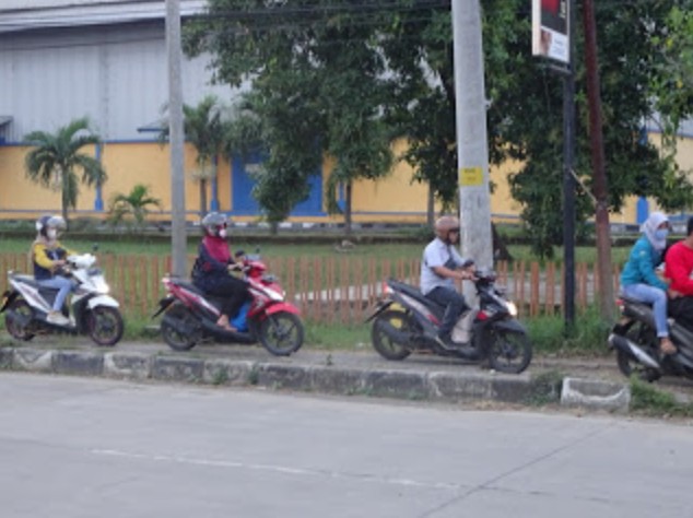 Penutupan Akses Jalan Ujung Barat JLS; Pemotor Pilih Melintas di Atas Trotoar