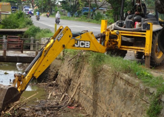 Bidang SDA Tanggap Atas Menumpuknya ”Sangkrah” di Alur Kali Simo