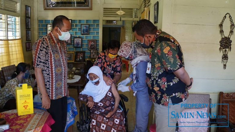 Tinjau Vaksinasi, Bupati : Jelas Aman Bagi Lansia