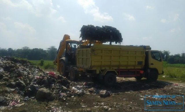 Duabelas ”Dump Truck” Sampah Harus Diangkut dari Lingkungan Pasar Kayen