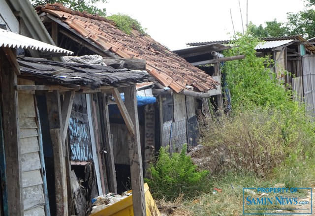 Jenuh Melaut, Nelayan Ini Melayani Pesanan Pembuatan Balai Bambu Lebar