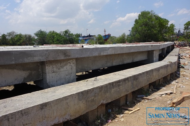 Pengecoran Dermaga Kolam Tambat Kapal Tahap I Mulai Dibuka Cetakannya