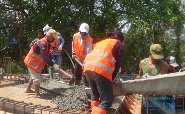 Pengecoran Konstruksi Dermaga Kolam Tambat Kapal Dimulai