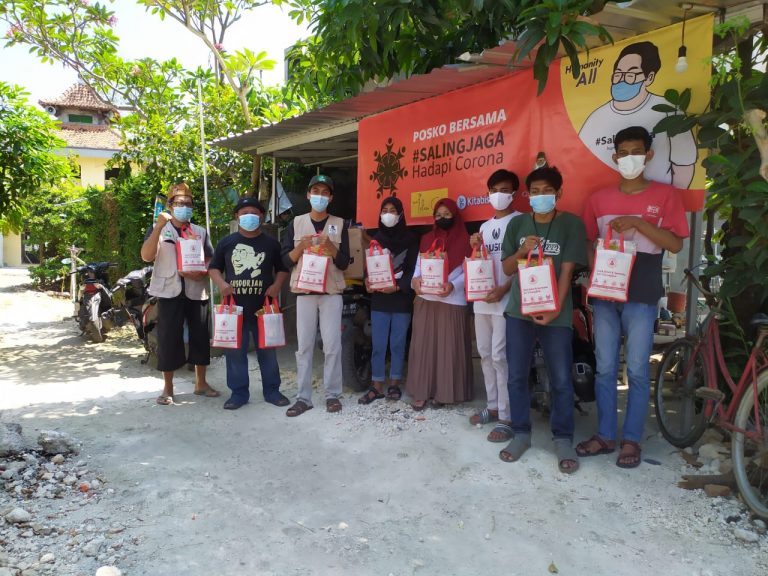 Peringati HUT Kemerdekaan RI ke-76, LPBI NU Pati Bersama Gusdurian Prawoto Bagi Paket Sembako