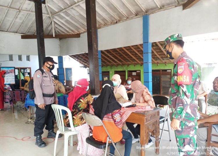 Polsek Mayong Awasi Proses Vaksinasi di Desa Paren
