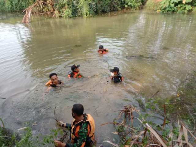 Diduga Himpitan Ekonomi; Perempuan Muda Nekad Terjun ke Kali