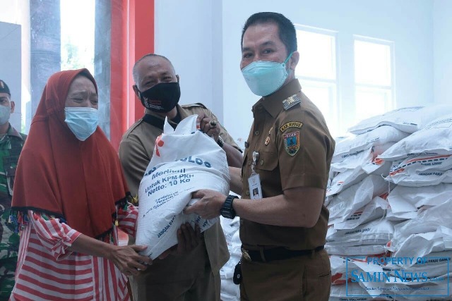 Pemkab Kudus Salurkan Ribuan Karung Beras di Kecamatan Kota