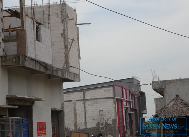 Munculnya Rumah Mewah di LI; Muncul Pula Pengguna Daya Penerangan Listrik di Lokasi Ini