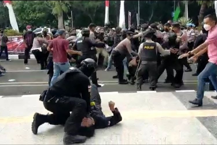 Insiden Banting Mahasiswa Demo, Kompolnas Minta Petugas Lapangan Dibekali Pengetahuan HAM