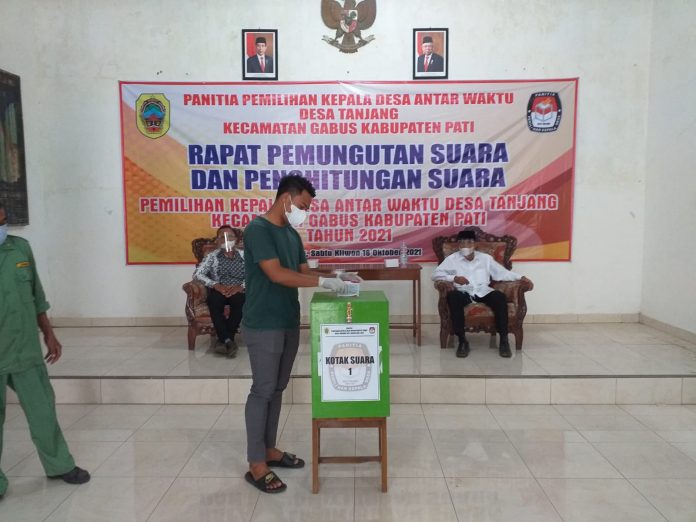 Suasana saat Pilkades PAW di Desa Tanjang, Kecamatan Gabus