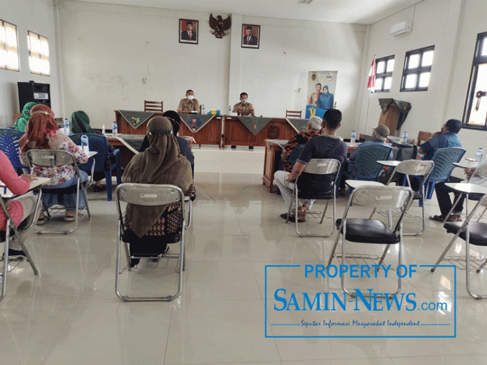 Setiap menjelang penyaluran maupun selesainya penyaluran Bantuan Pangan Non-Tunai (BPNT) untuk Kelompok Penerima Manfaat (KPM) selalu berlangsung antara Camat Winong, Tikno bersama para pengelola E-Warung di aula kecamatan setempat.(Foto:SN/dok-tik)
