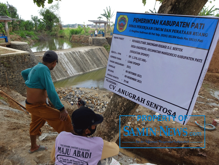 Rekanan Paket Pekerjaan Perbaikan Bendung Bertek Sudah Pasang Papan Proyek