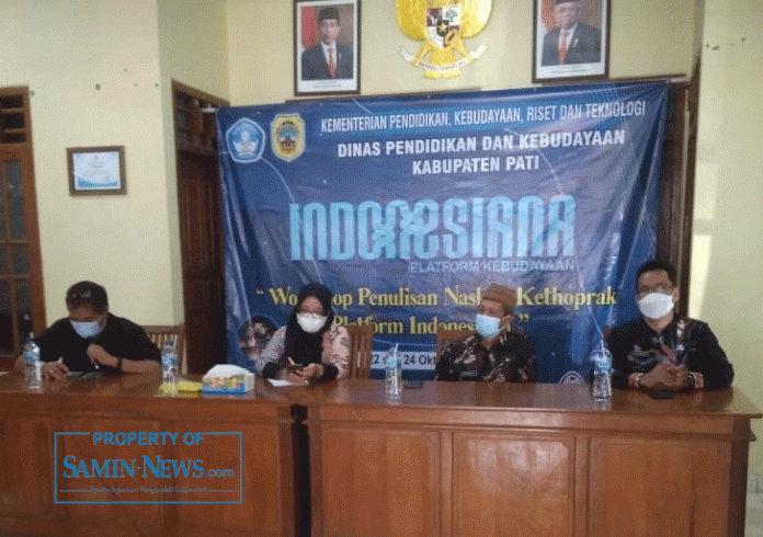 Berlangsungnya workshop penulisan naskah cerita ketoprak di Balai Desa Kertomulyo, Kecamatan Trangkil, mulai Jumat (22/Oktober) s/d Minggu (24/Oktober) 2021.(Foto/SN-dok-wan)