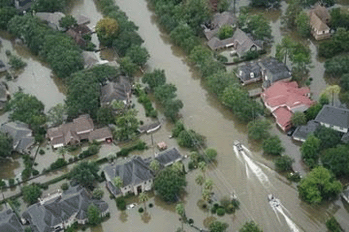 Penurunan permukaan tanah menyebabkan banjir. Foto: National Geographic Indonesia