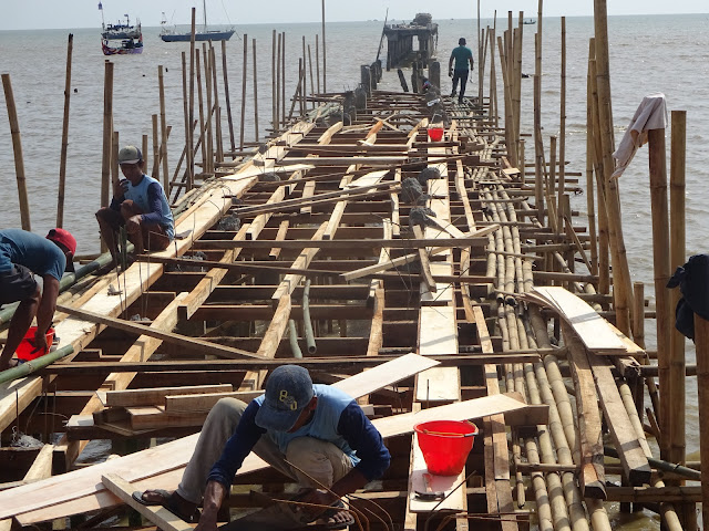 Dermaga Tambat Perahu Nelayan TPI Banyutowo Tidak Selesai