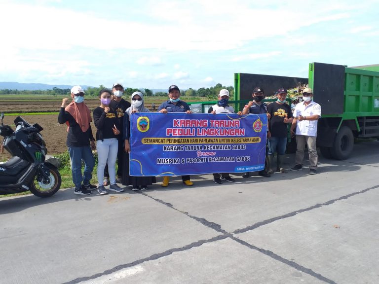 Karang Taruna Gabus Gelar Aksi Peduli Peduli Lingkungan Pungut Sampah