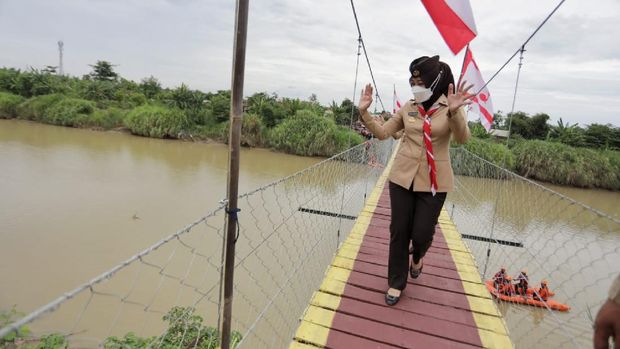 Jembatan Pramuka Gantung Penghubung Lintas Provinsi Jabar dan Jateng sudah Dioperasikan