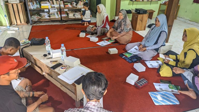 Dukung UMKM, TBM Omah Buku Kosmasari Selenggarakan Pelatihan Digital Marketing