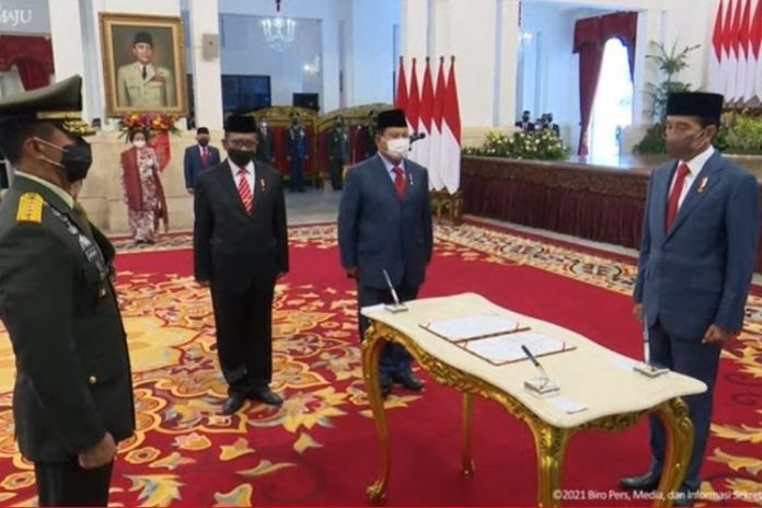 Prosesi pelantikan Panglima TNI Jenderal Andika Perkasa oleh Presiden Joko Widodo di Istana Negara, Rabu (17/11/2021), foto: sekretariat presiden